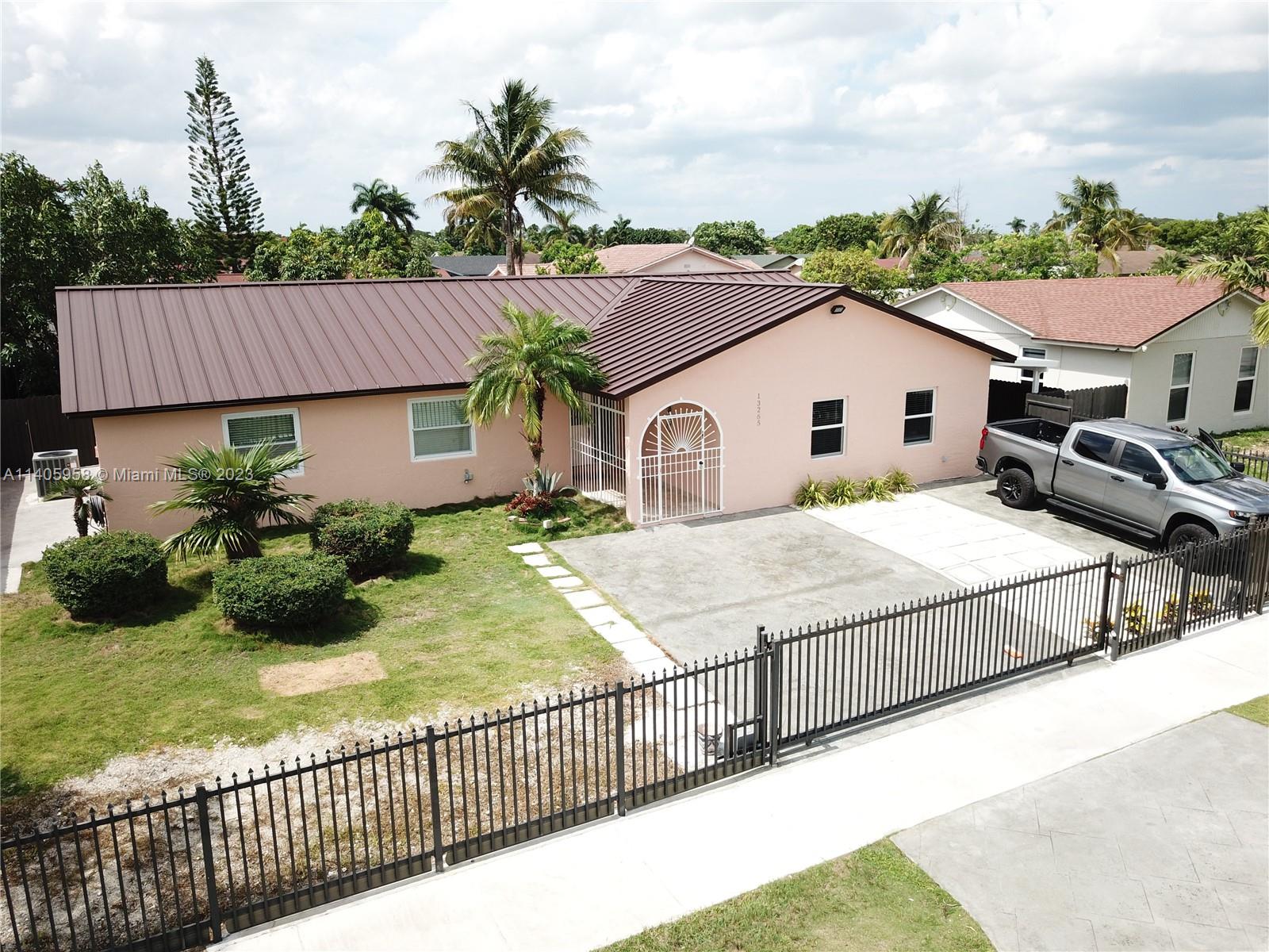 MEADOW WOOD MANOR SEC 7 - Residential