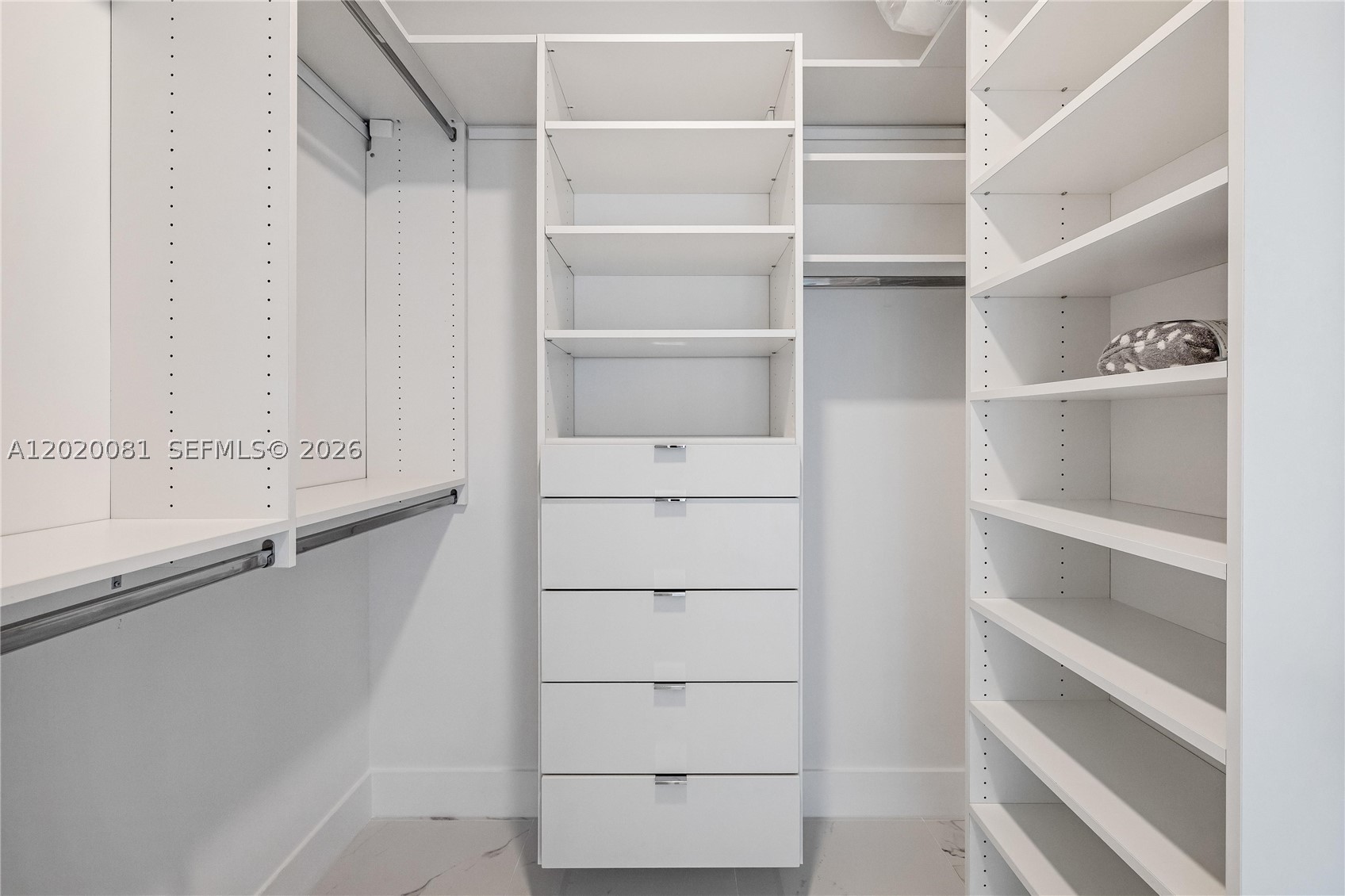 PARQUE TOWERS CONDO - Residential