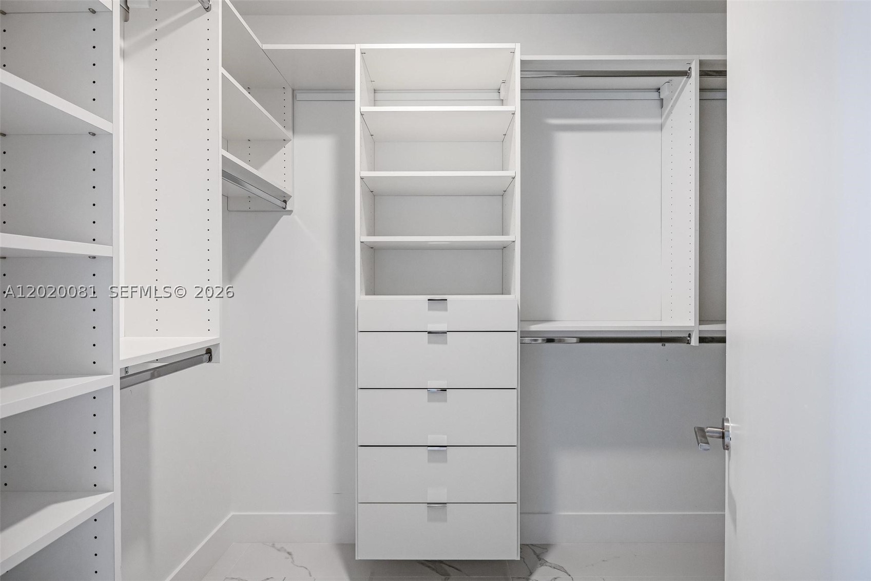 PARQUE TOWERS CONDO - Residential