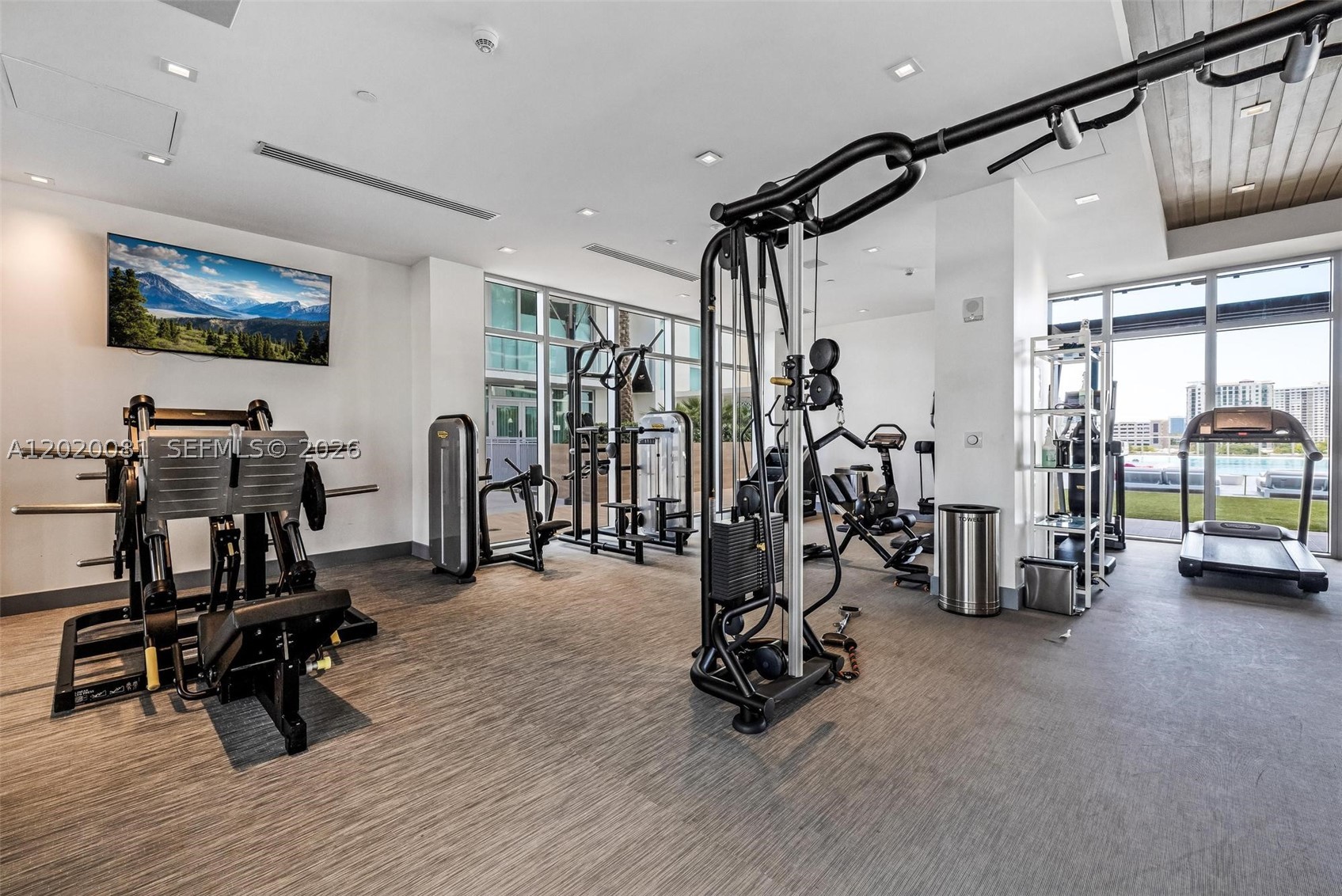 PARQUE TOWERS CONDO - Residential