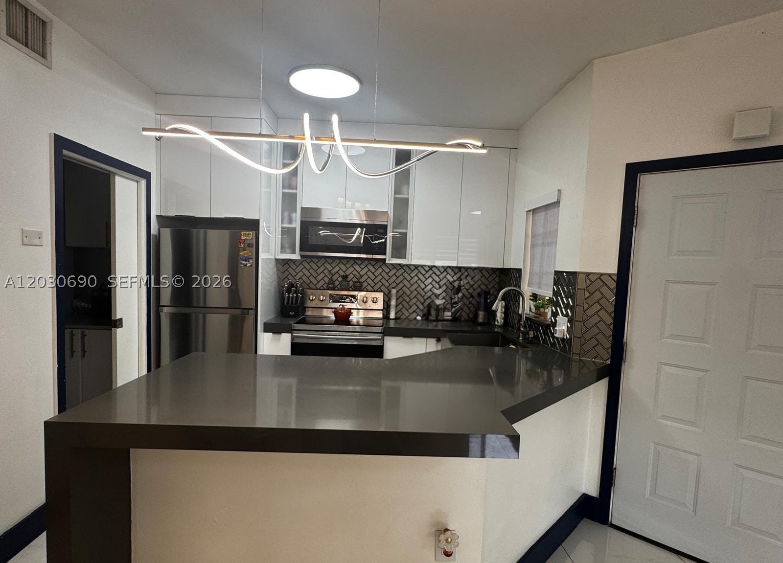 LA HACIENDA COUNTRY CLUB - Residential Lease