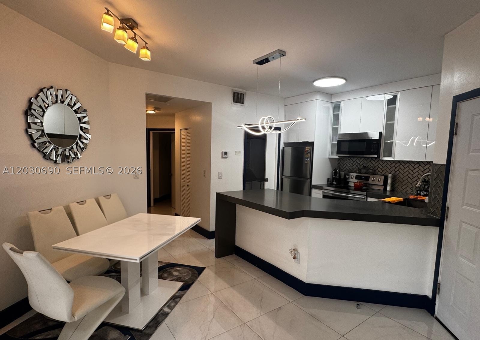 LA HACIENDA COUNTRY CLUB - Residential Lease