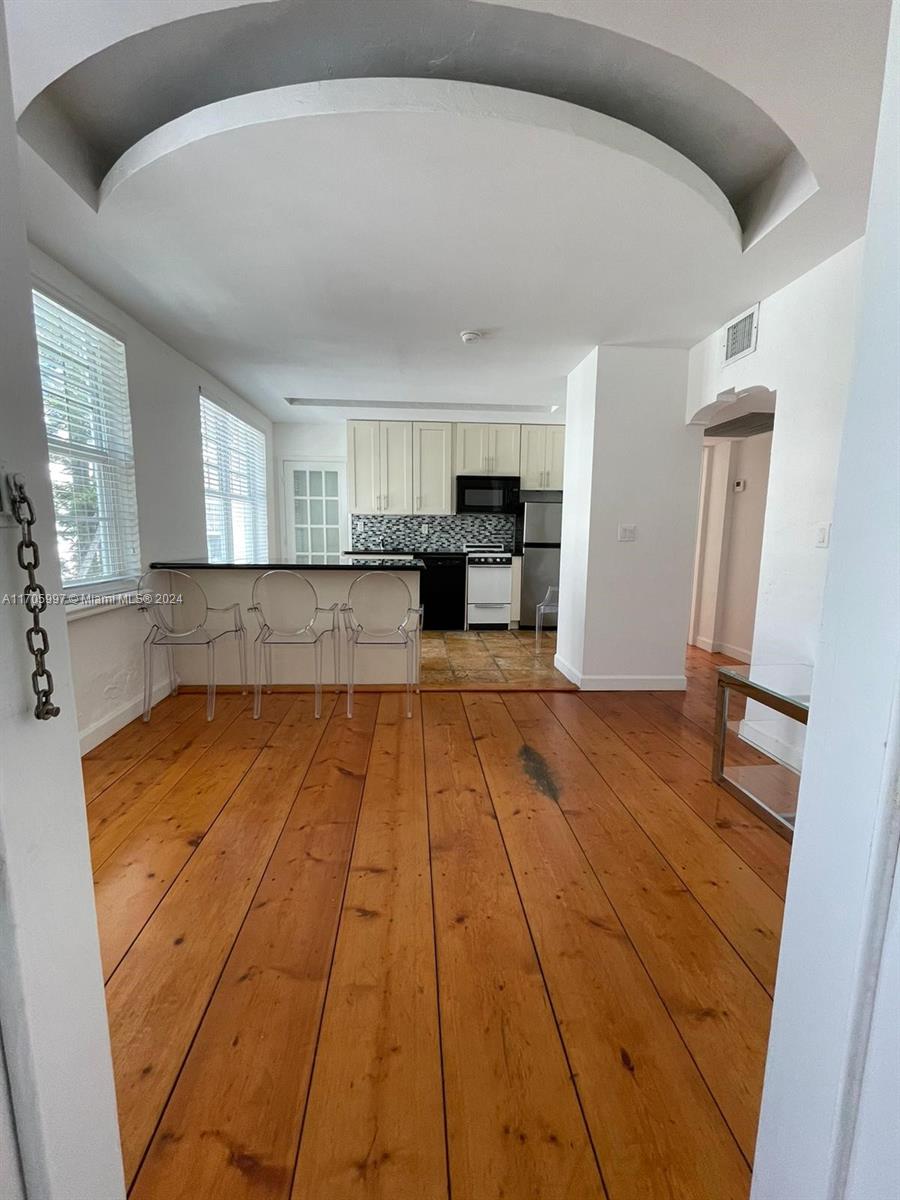 Bright one bedroom furnished located on the second floor in a small and quite condominium. Furnished. Laundry facility. One year lease. Tenant occupied until Jan 12 2025.