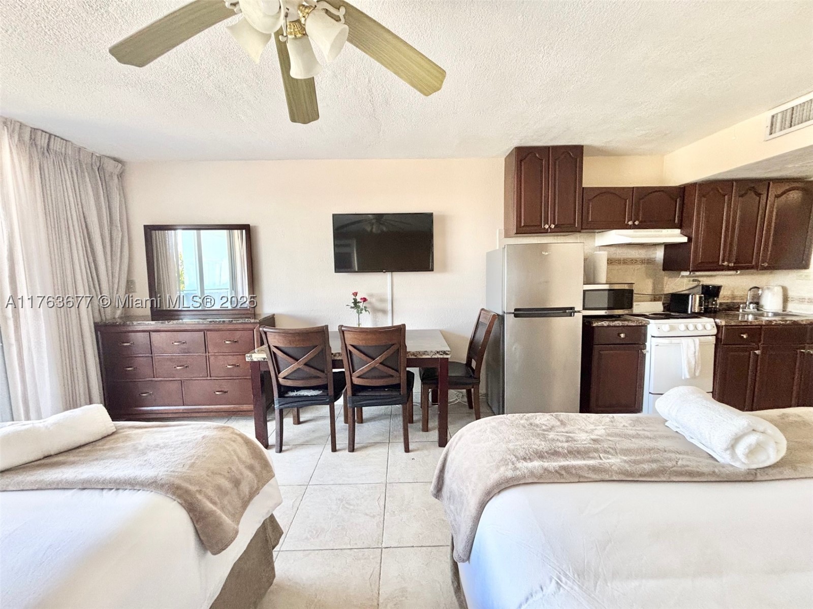 THE AVENTURA BEACH CLUB C - Residential