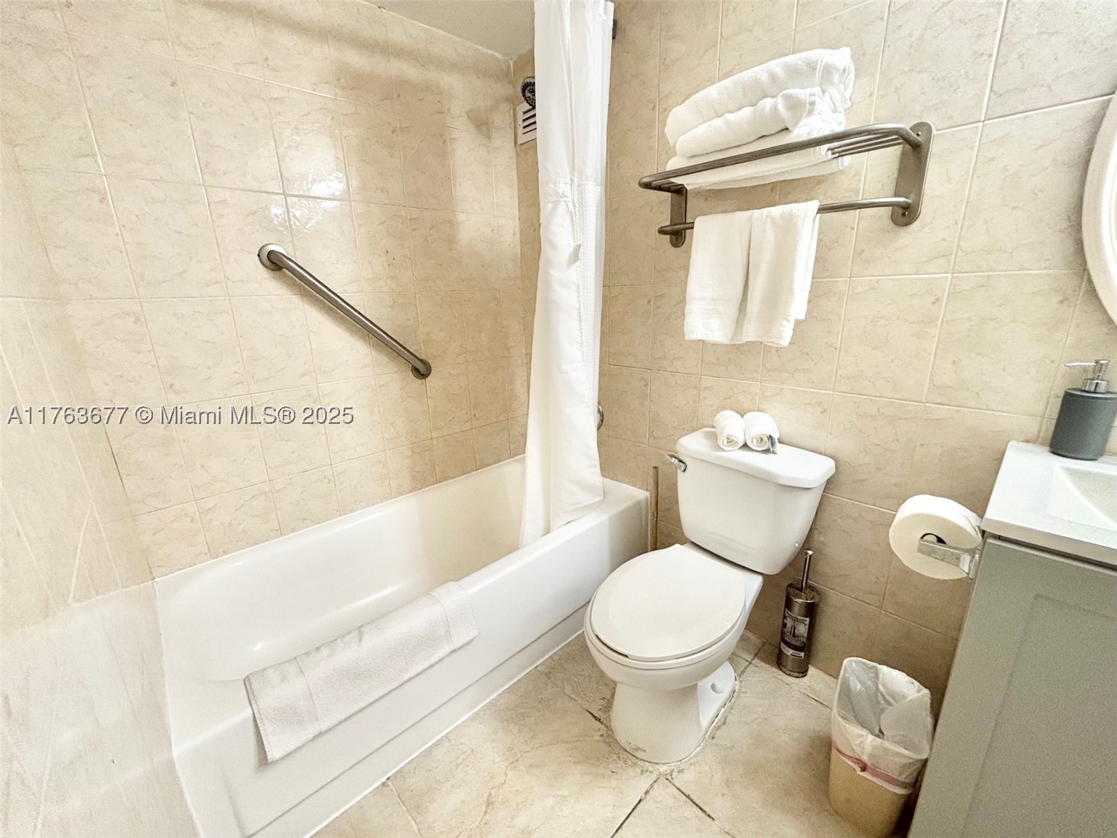 THE AVENTURA BEACH CLUB C - Residential