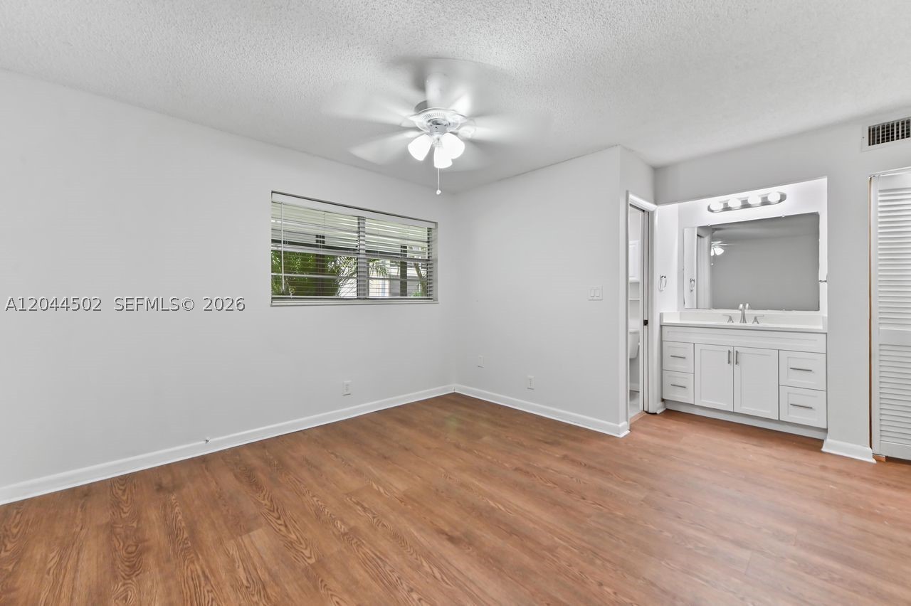 TRAILS END VILLAS INC CON - Residential