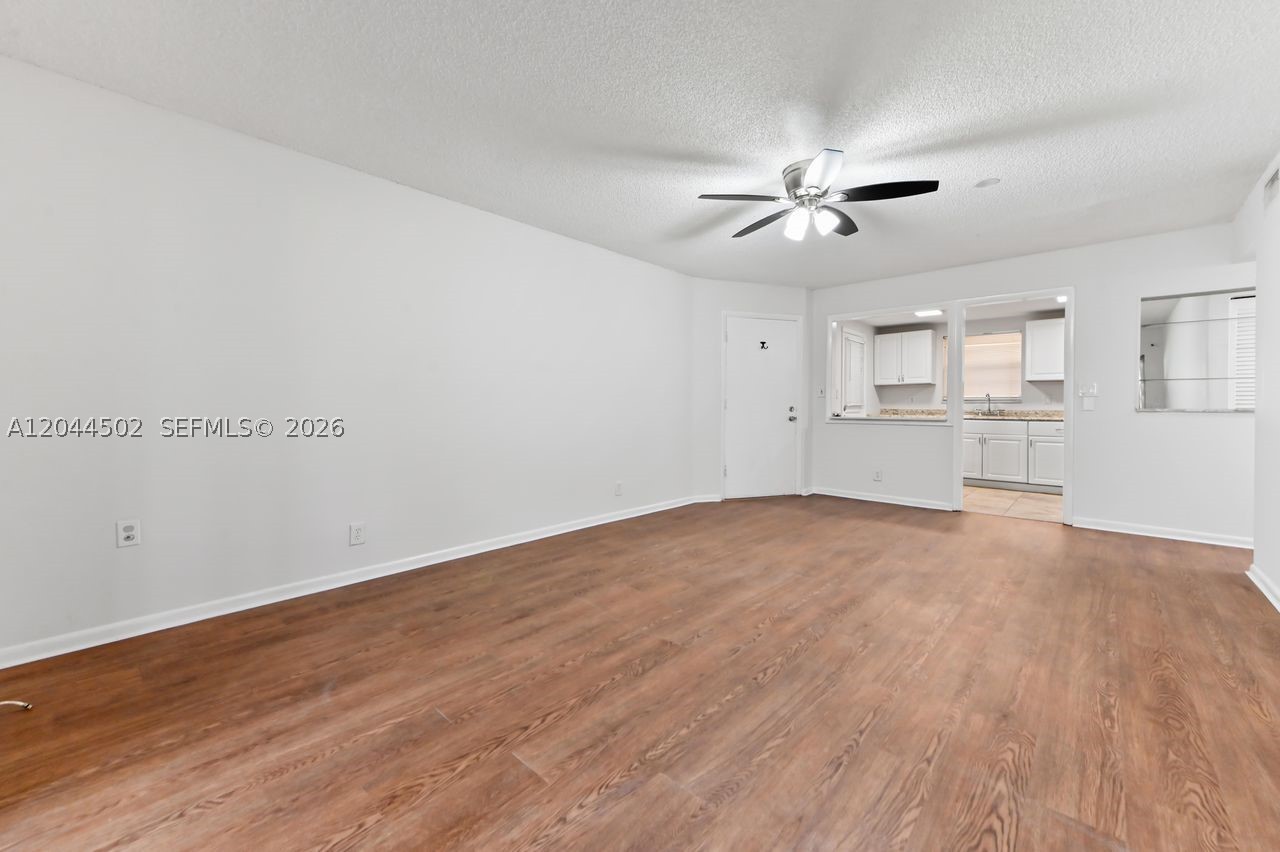 TRAILS END VILLAS INC CON - Residential