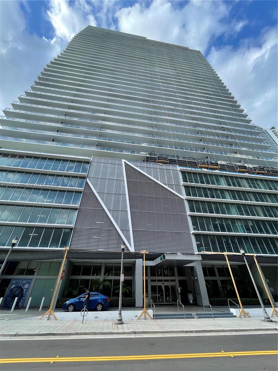 THE AXIS ON BRICKELL COND - Residential Lease