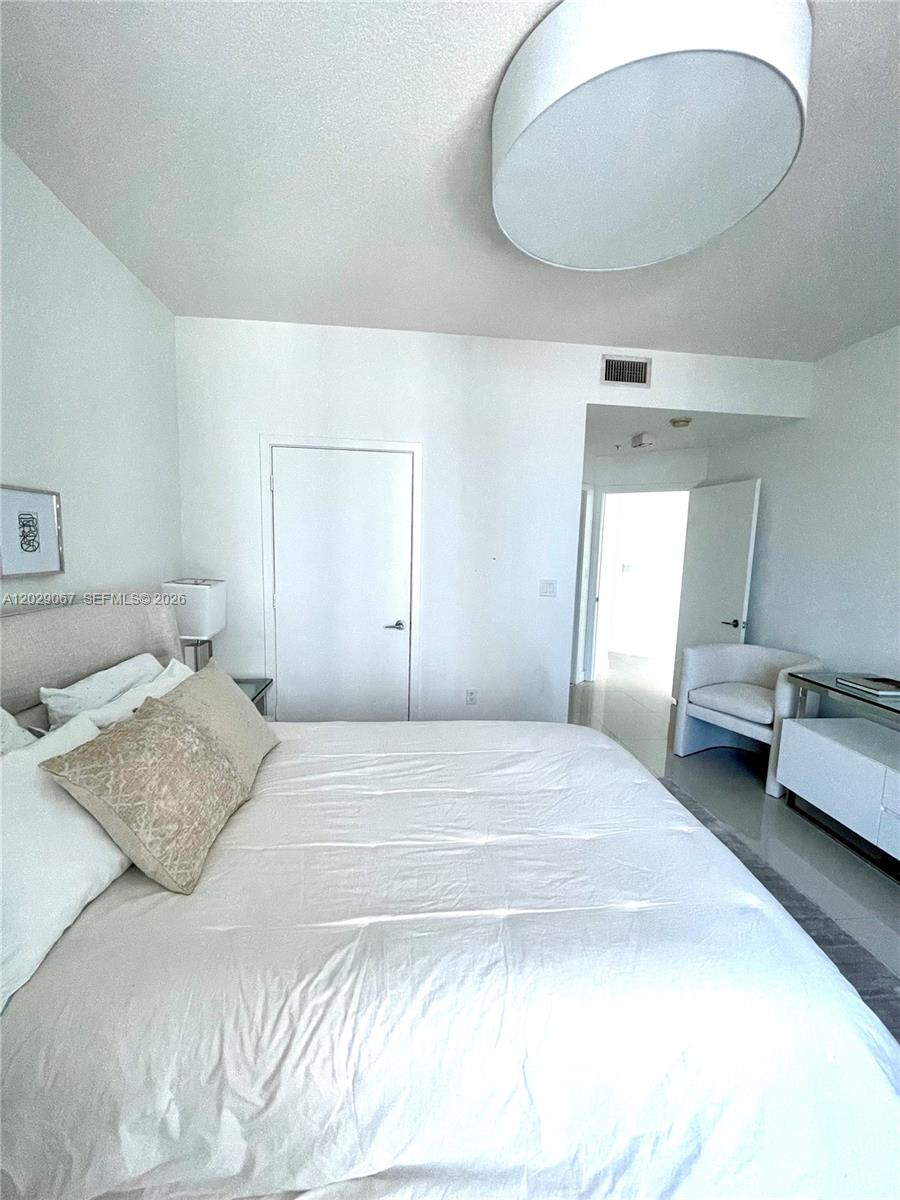 THE AXIS ON BRICKELL COND - Residential Lease