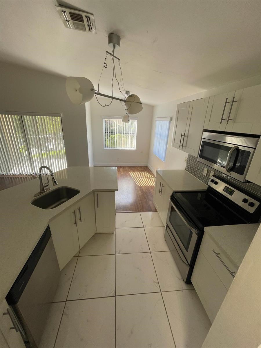 SUMMERBREEZE CONDO - Residential