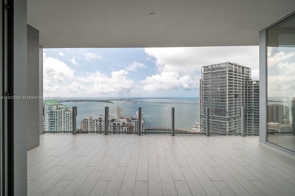 ASTON MARTIN RESIDENCES - Residential