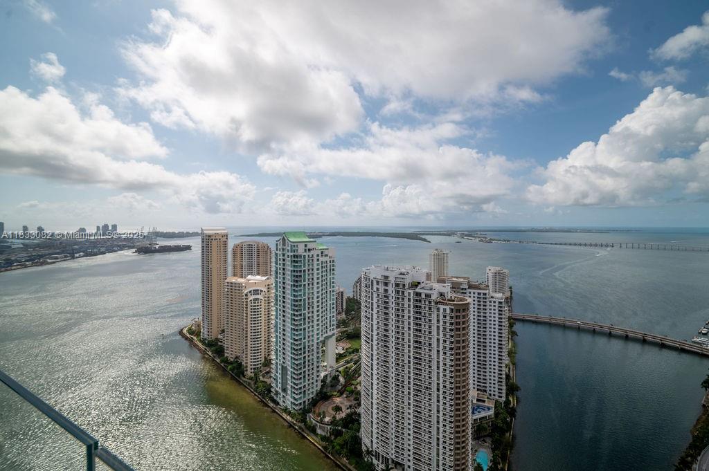 ASTON MARTIN RESIDENCES - Residential