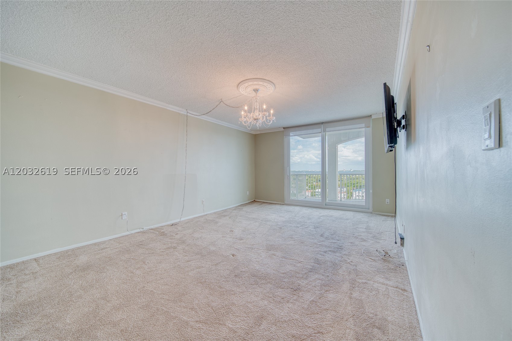 THE CARRIAGE HOUSE CONDO - Residential