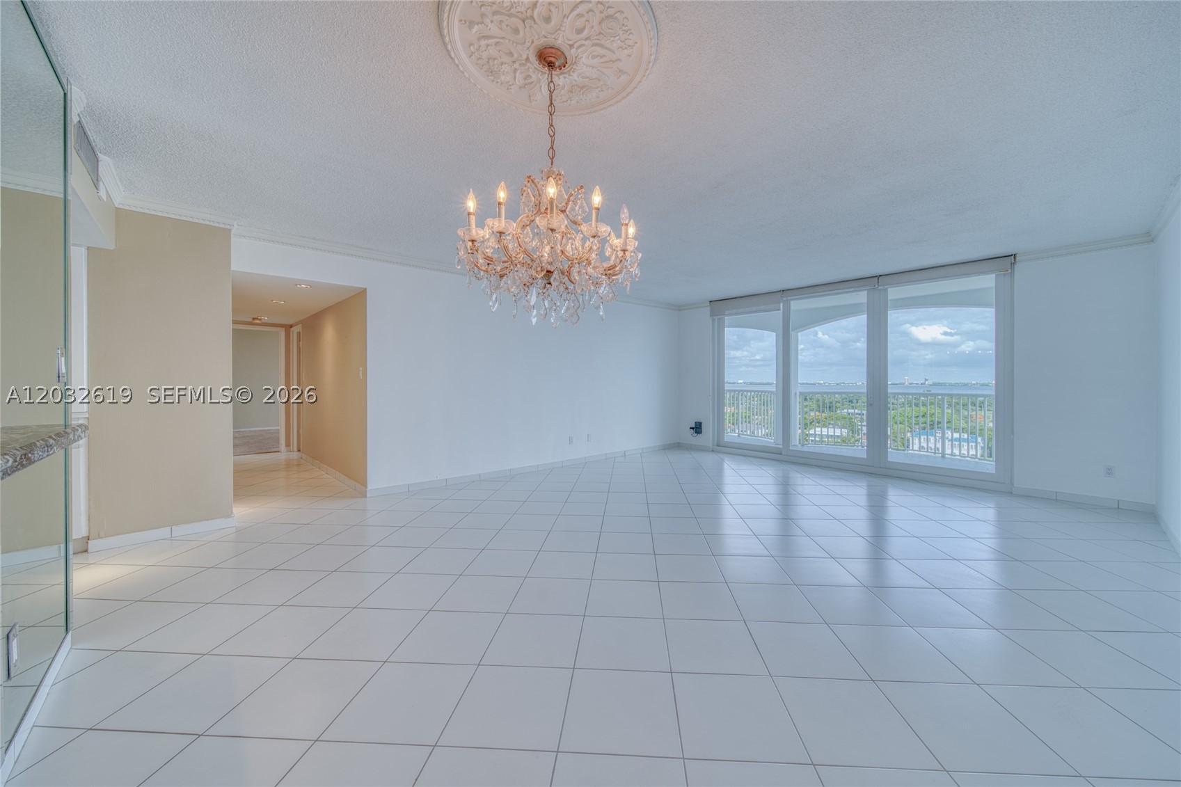 THE CARRIAGE HOUSE CONDO - Residential