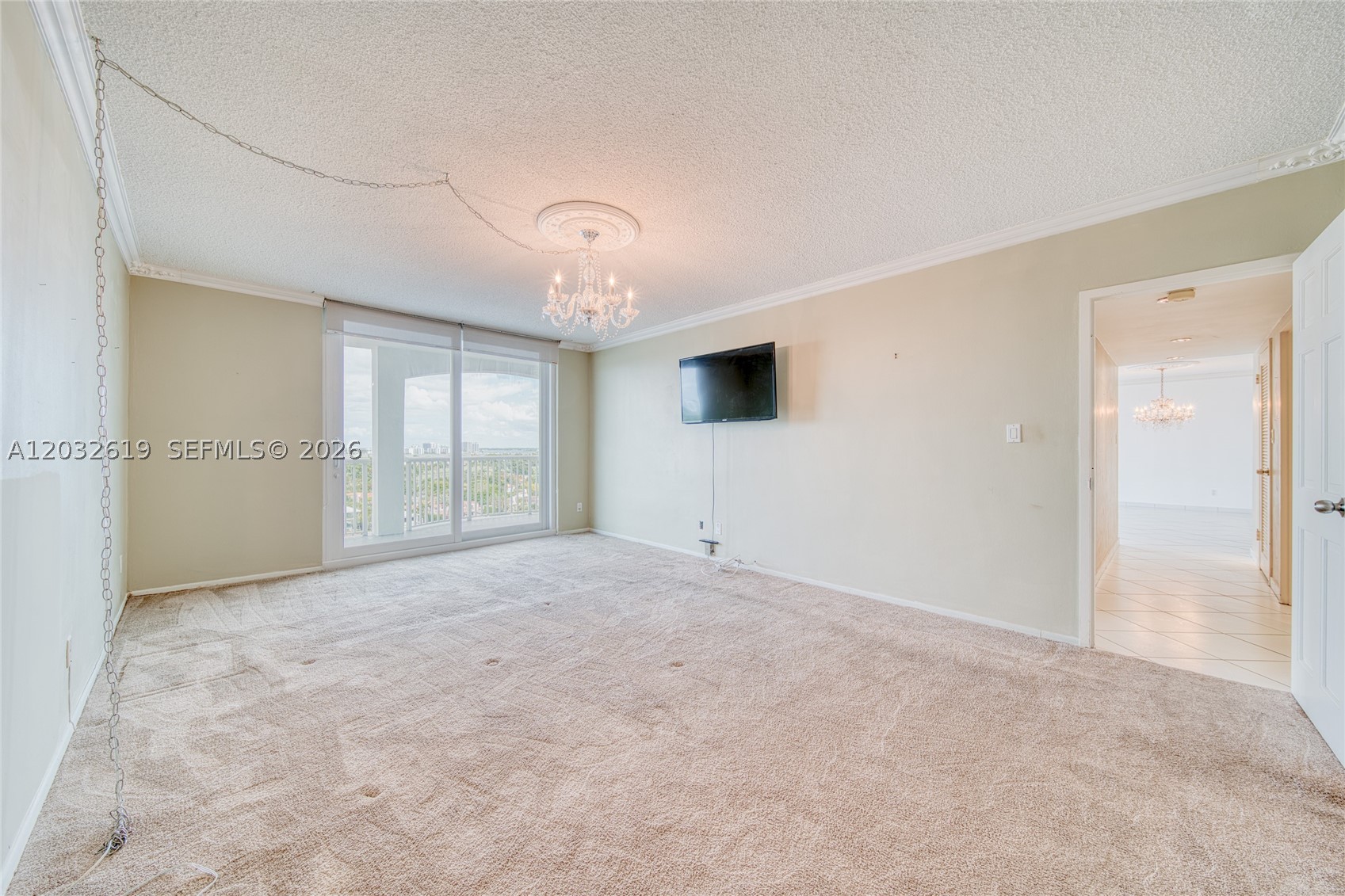 THE CARRIAGE HOUSE CONDO - Residential