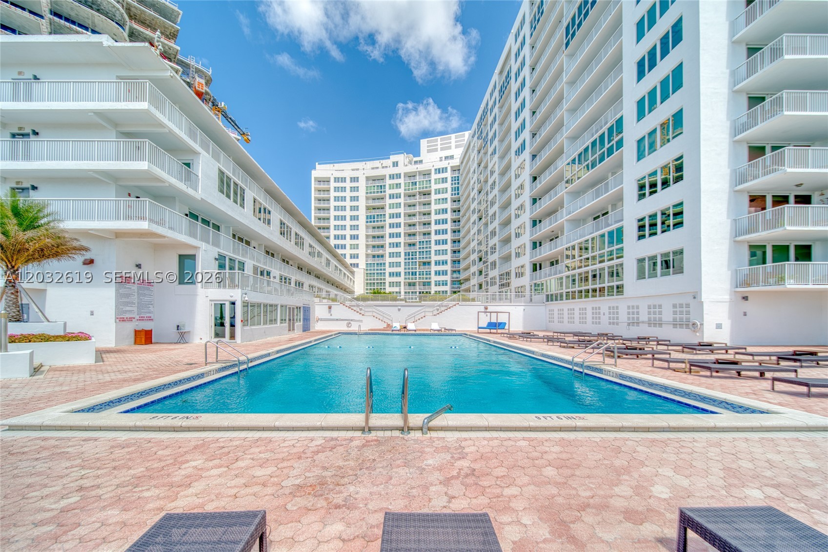 THE CARRIAGE HOUSE CONDO - Residential