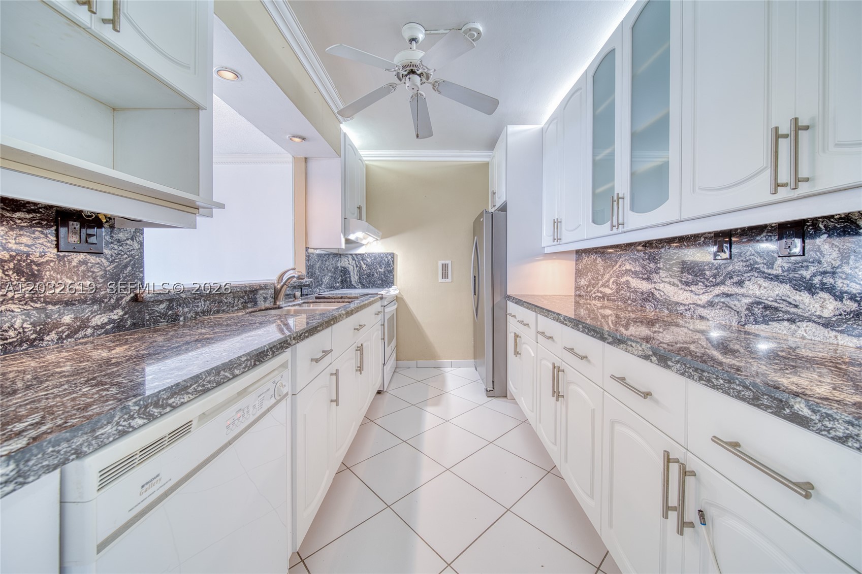 THE CARRIAGE HOUSE CONDO - Residential