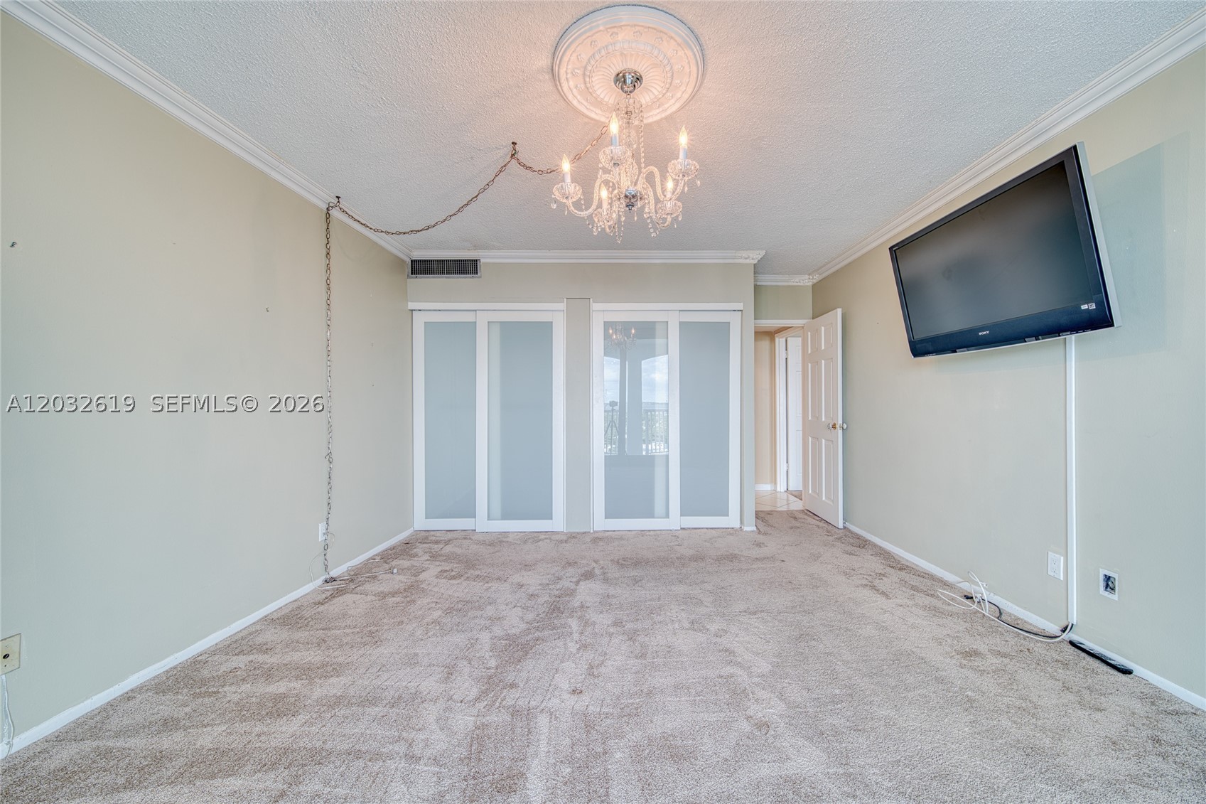 THE CARRIAGE HOUSE CONDO - Residential
