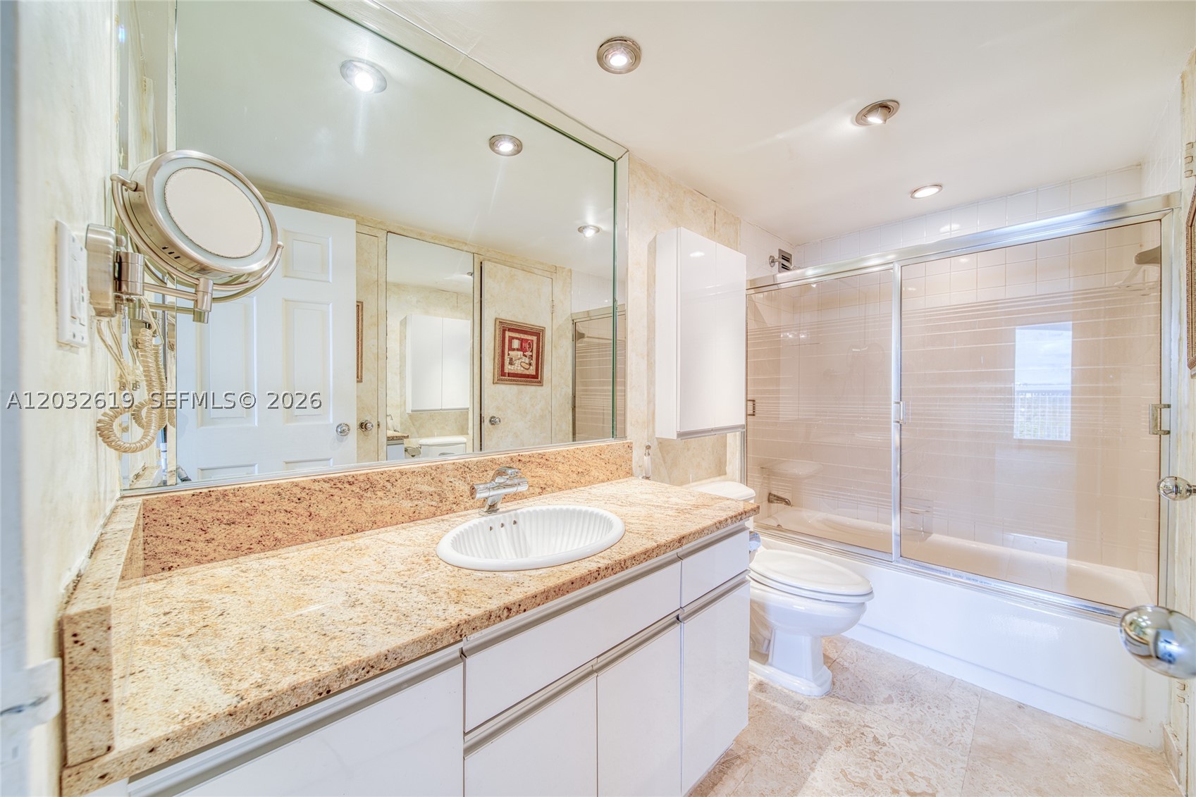 THE CARRIAGE HOUSE CONDO - Residential