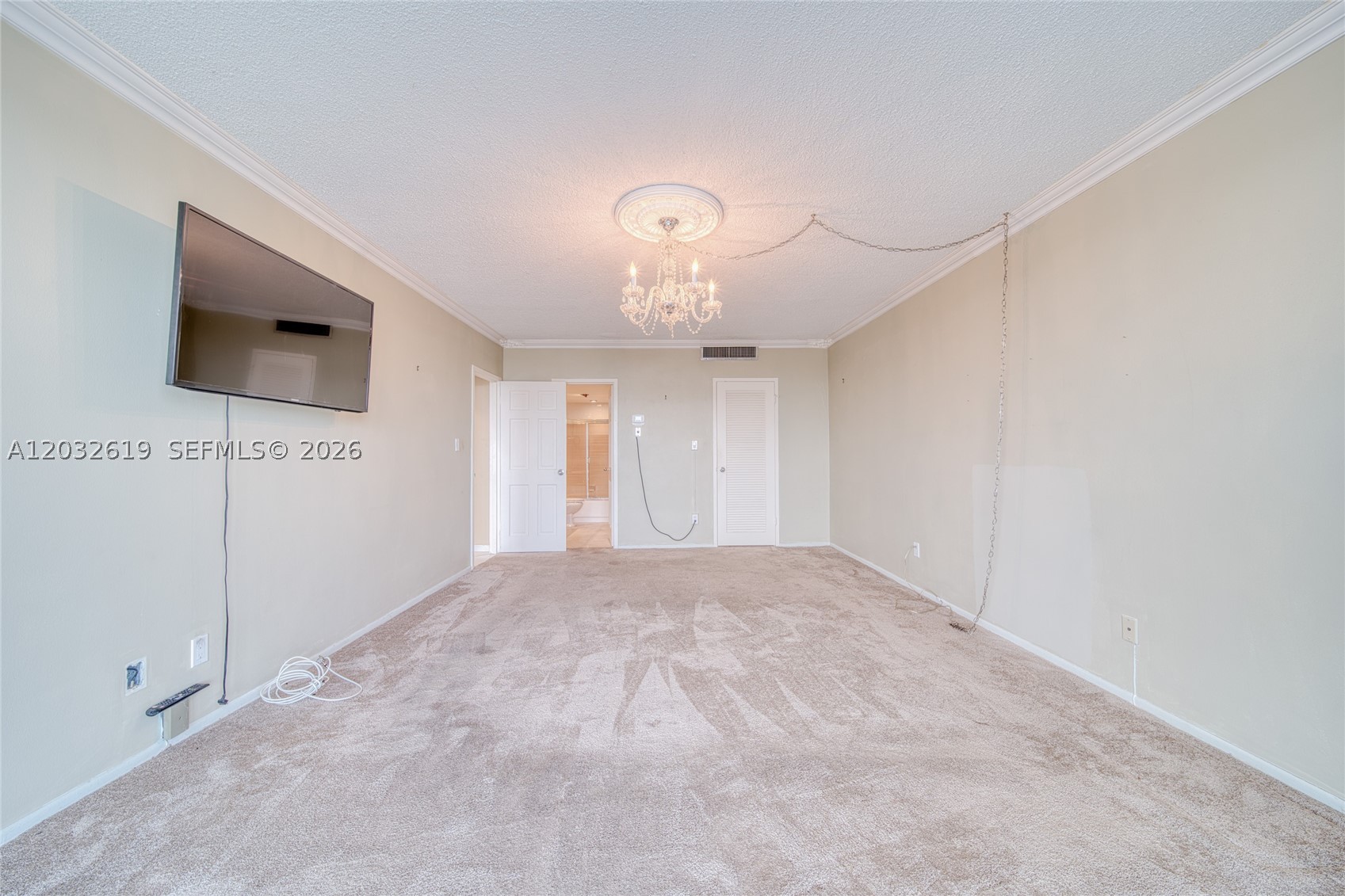 THE CARRIAGE HOUSE CONDO - Residential