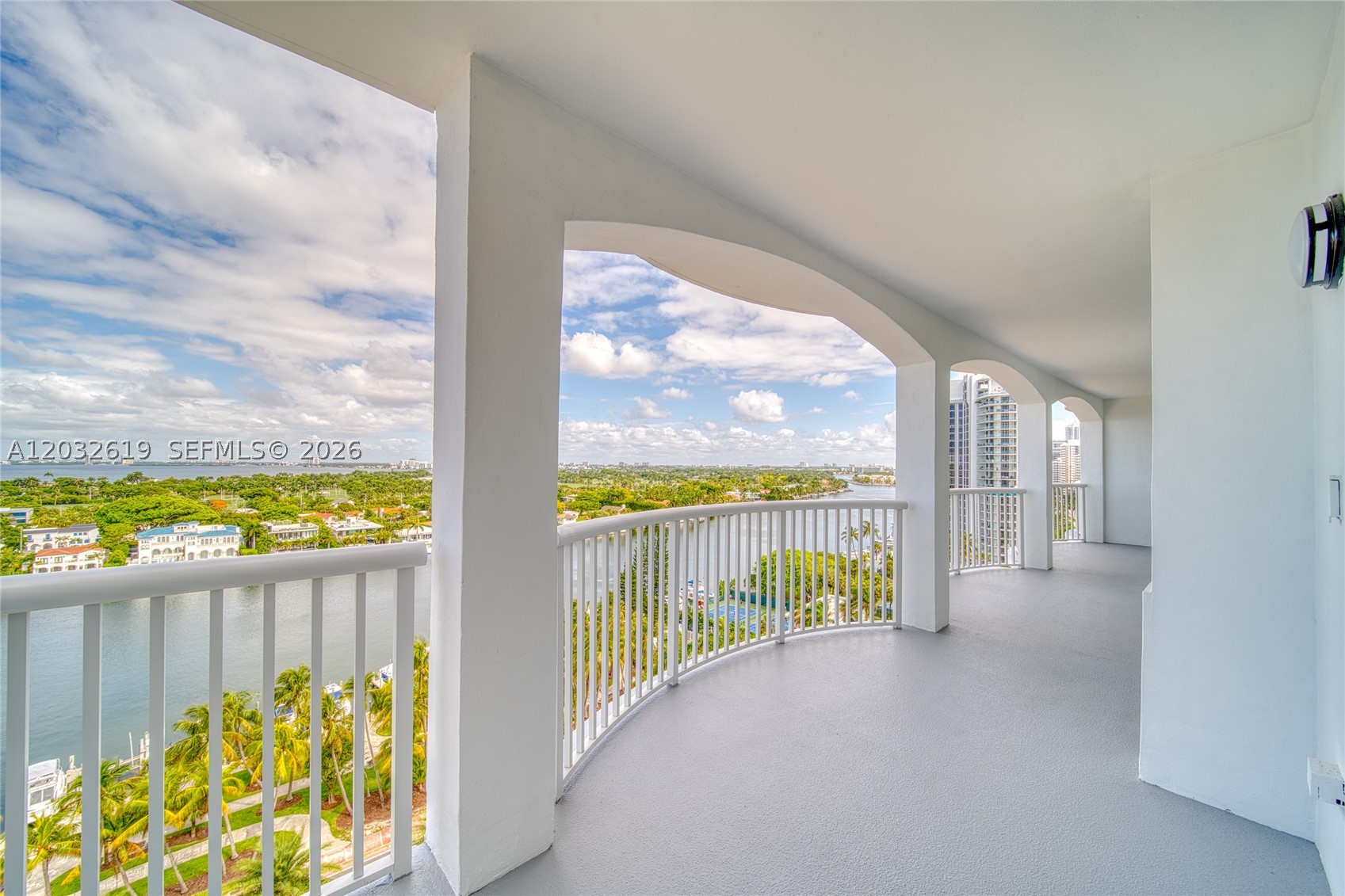 THE CARRIAGE HOUSE CONDO - Residential