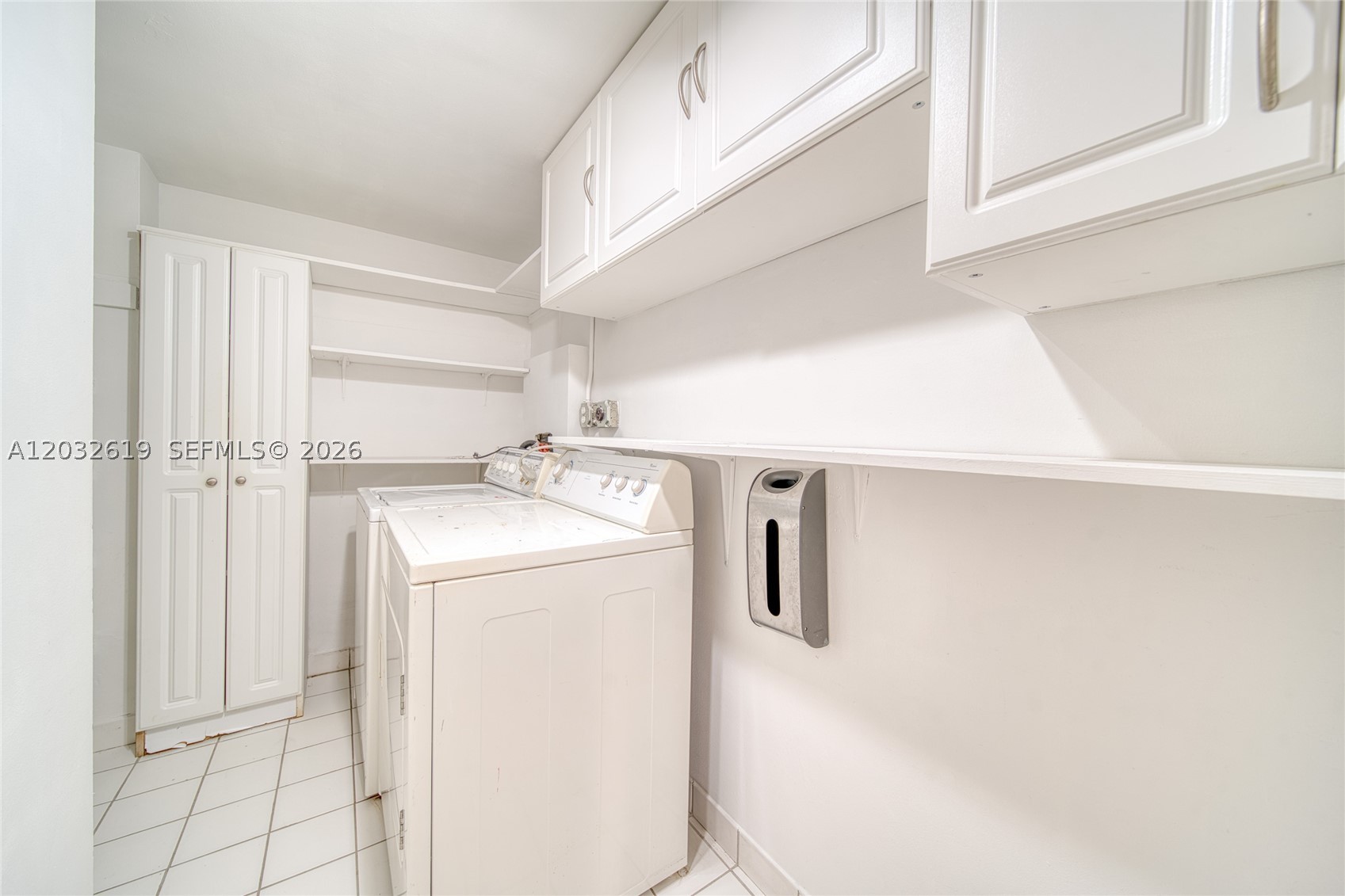 THE CARRIAGE HOUSE CONDO - Residential