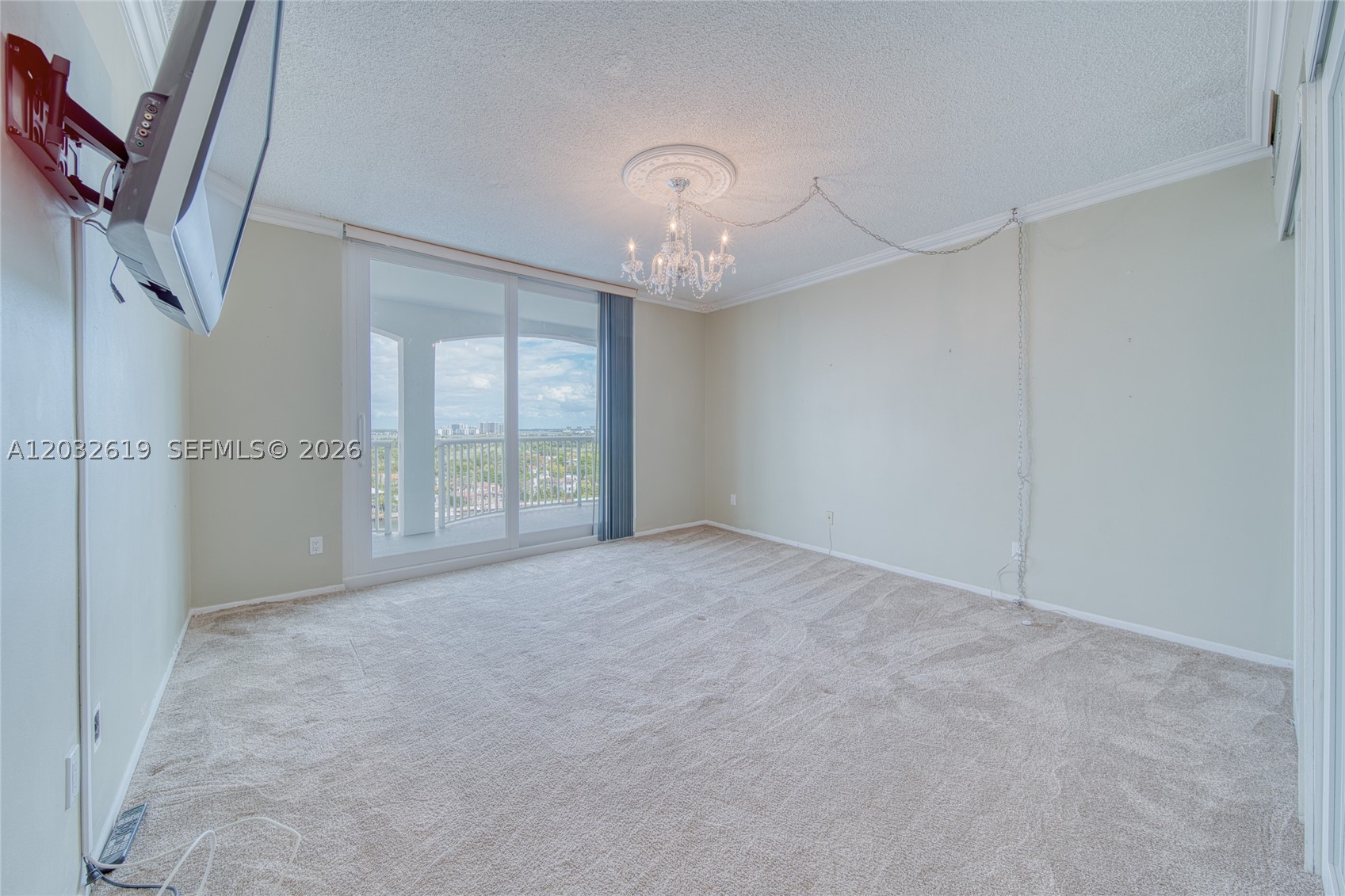 THE CARRIAGE HOUSE CONDO - Residential