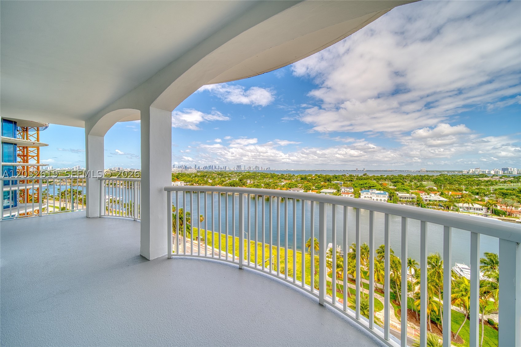 THE CARRIAGE HOUSE CONDO - Residential