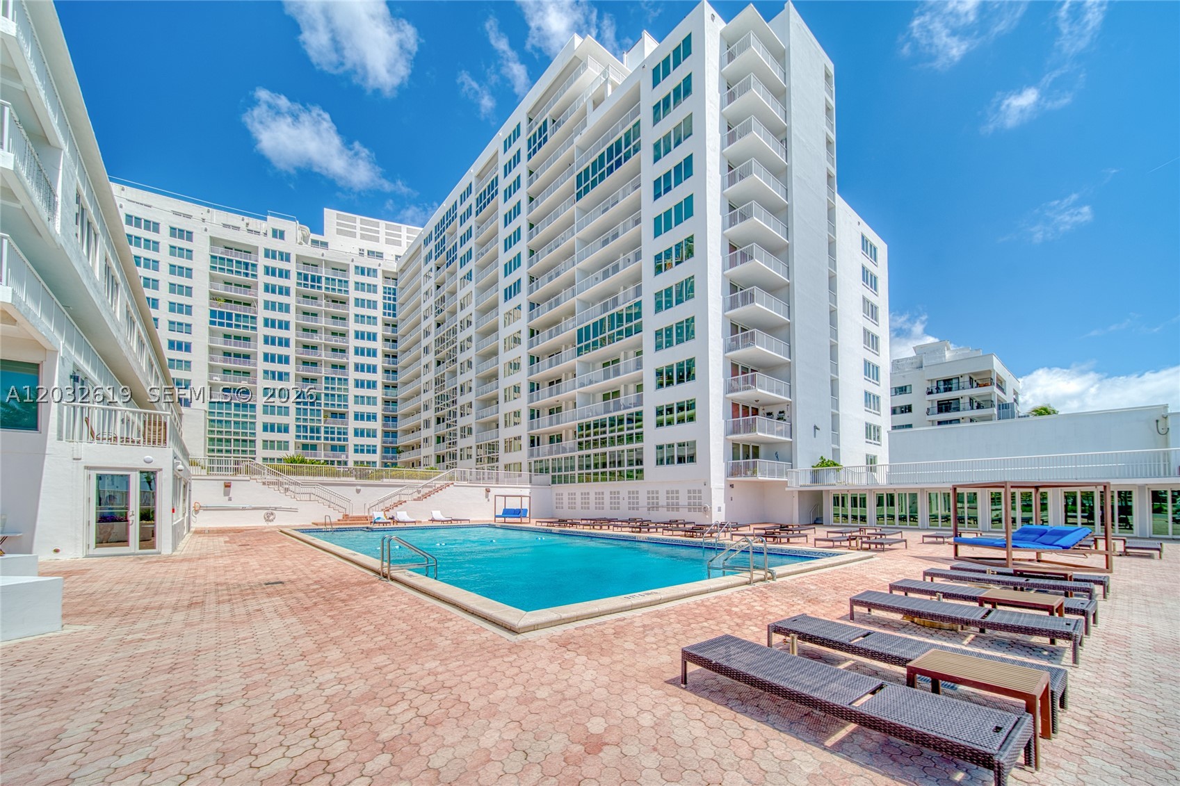THE CARRIAGE HOUSE CONDO - Residential
