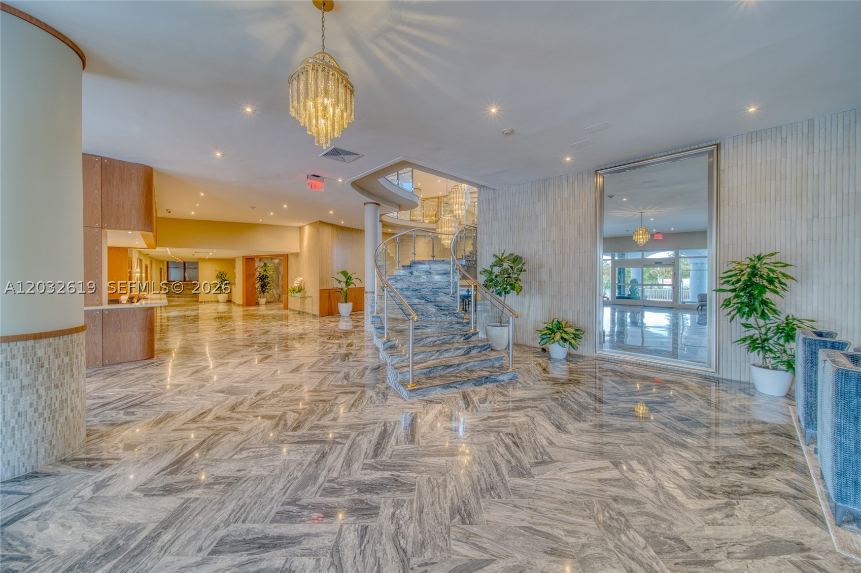THE CARRIAGE HOUSE CONDO - Residential