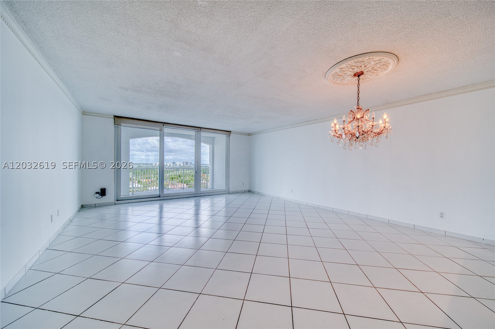 THE CARRIAGE HOUSE CONDO - Residential