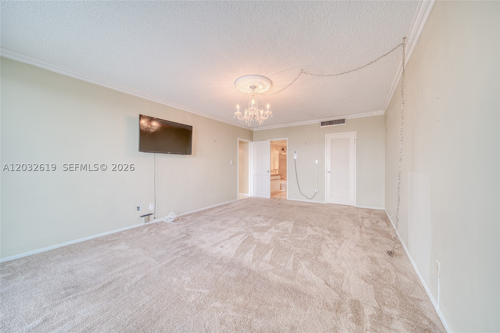 THE CARRIAGE HOUSE CONDO - Residential
