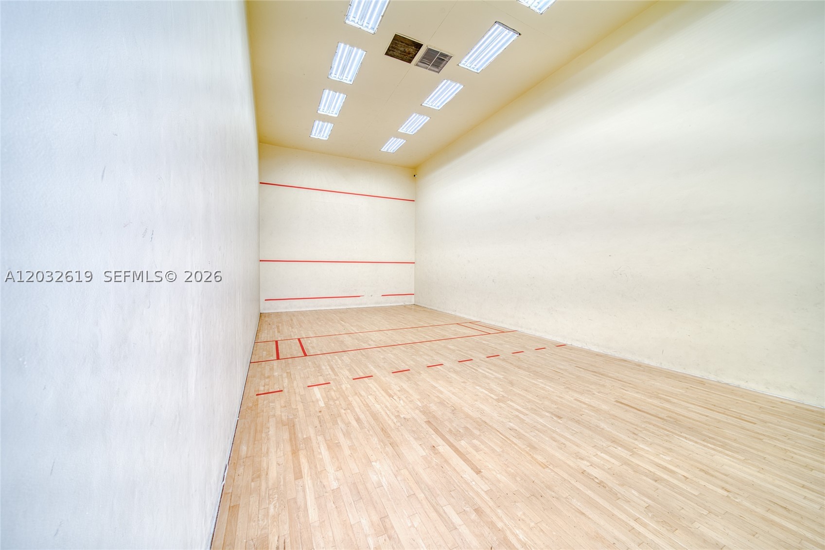 THE CARRIAGE HOUSE CONDO - Residential