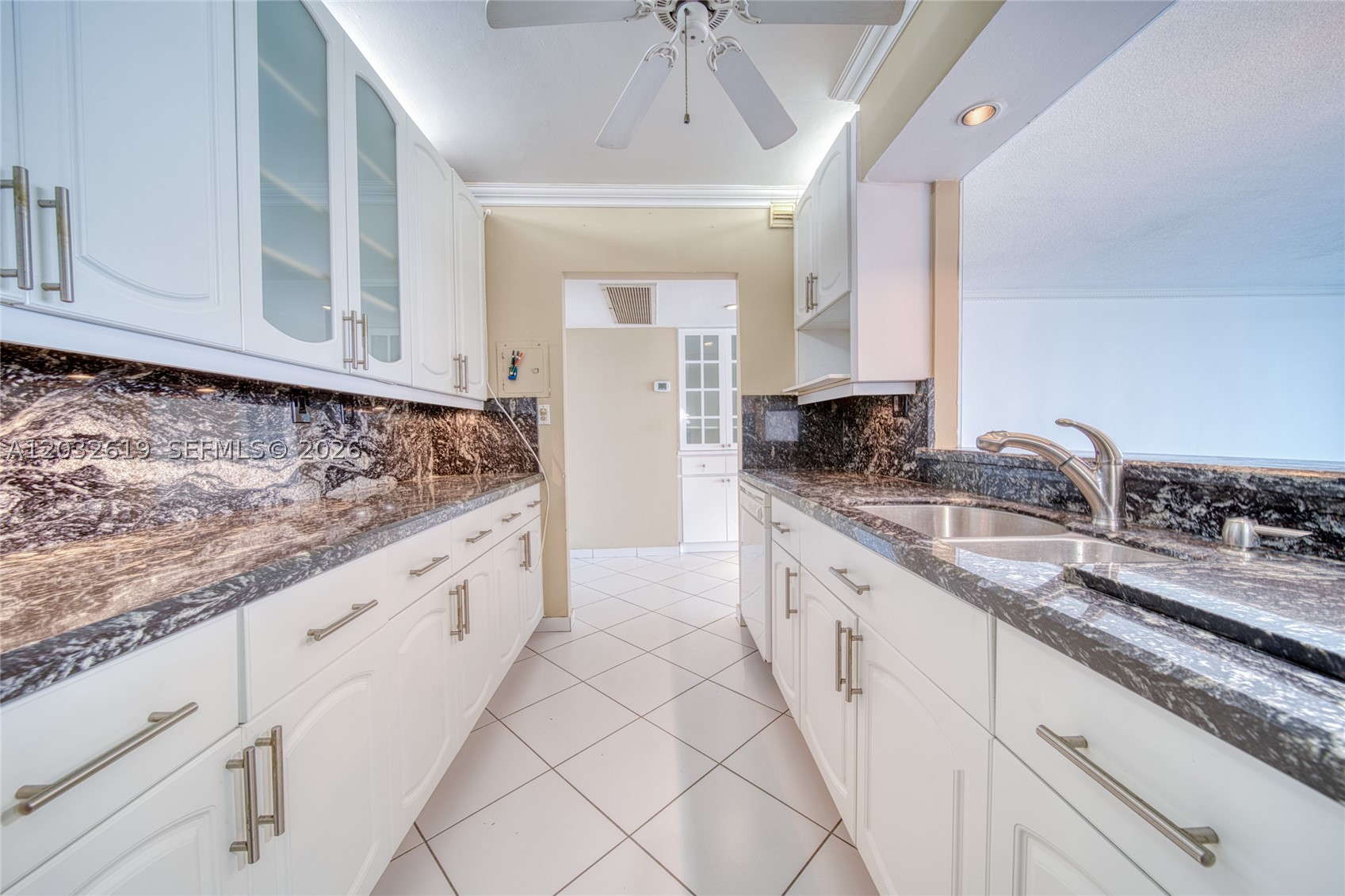THE CARRIAGE HOUSE CONDO - Residential