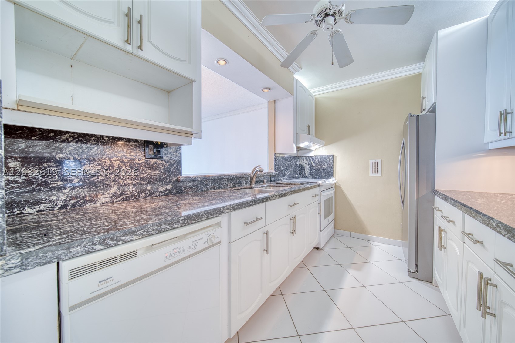 THE CARRIAGE HOUSE CONDO - Residential