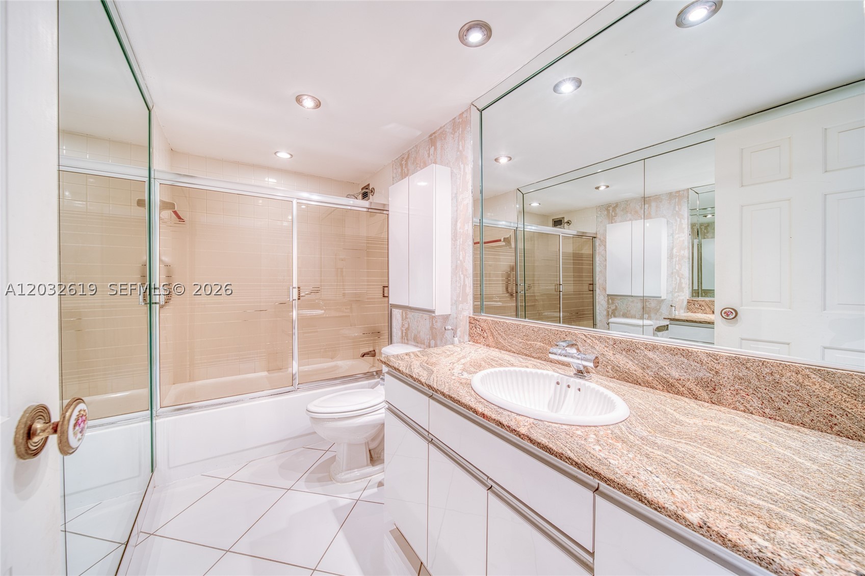 THE CARRIAGE HOUSE CONDO - Residential