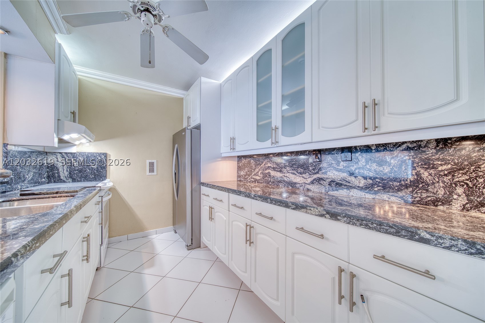 THE CARRIAGE HOUSE CONDO - Residential