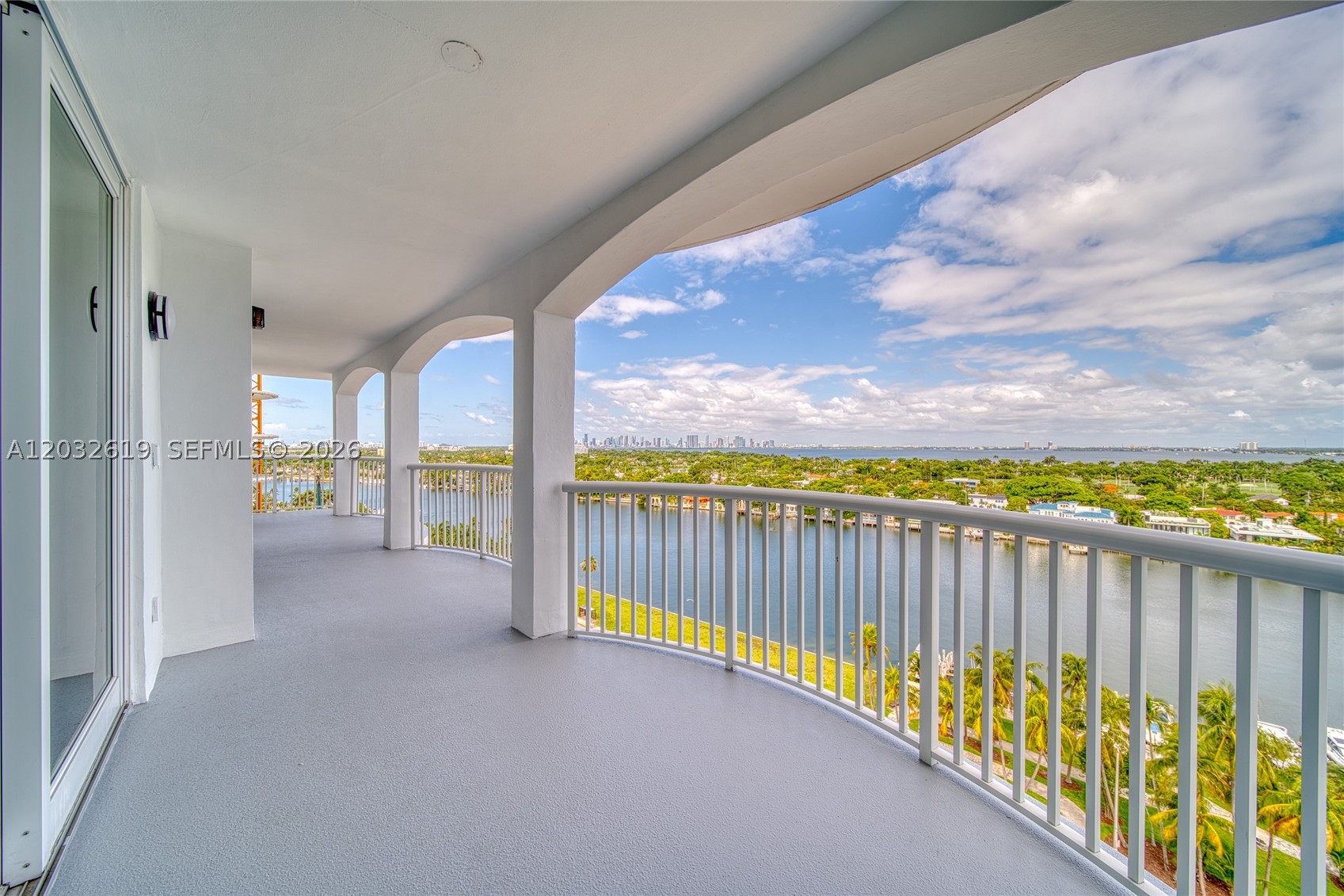 THE CARRIAGE HOUSE CONDO - Residential