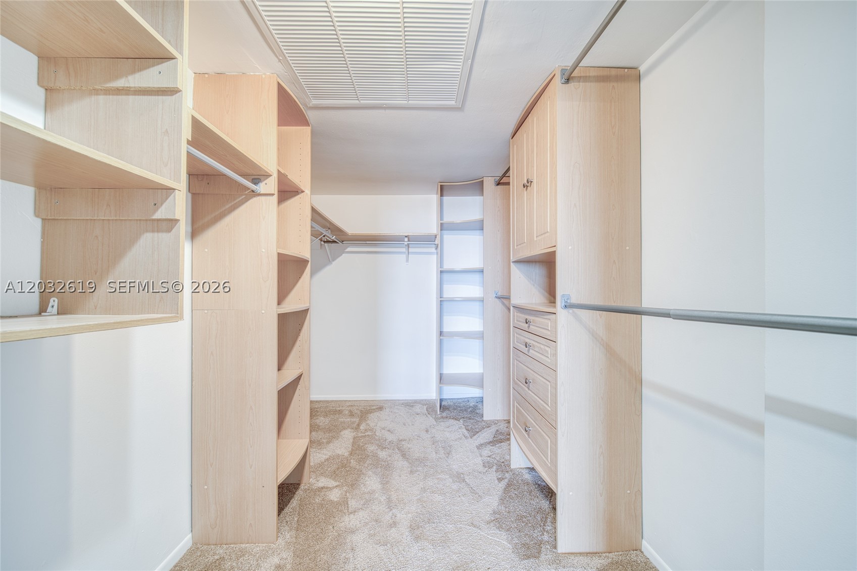 THE CARRIAGE HOUSE CONDO - Residential