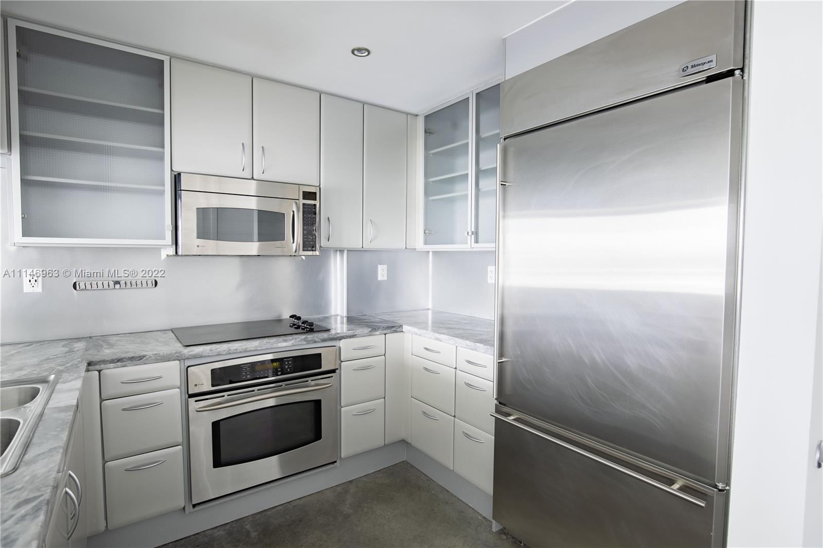 THE BENTLEY BAY CONDO - Residential Lease