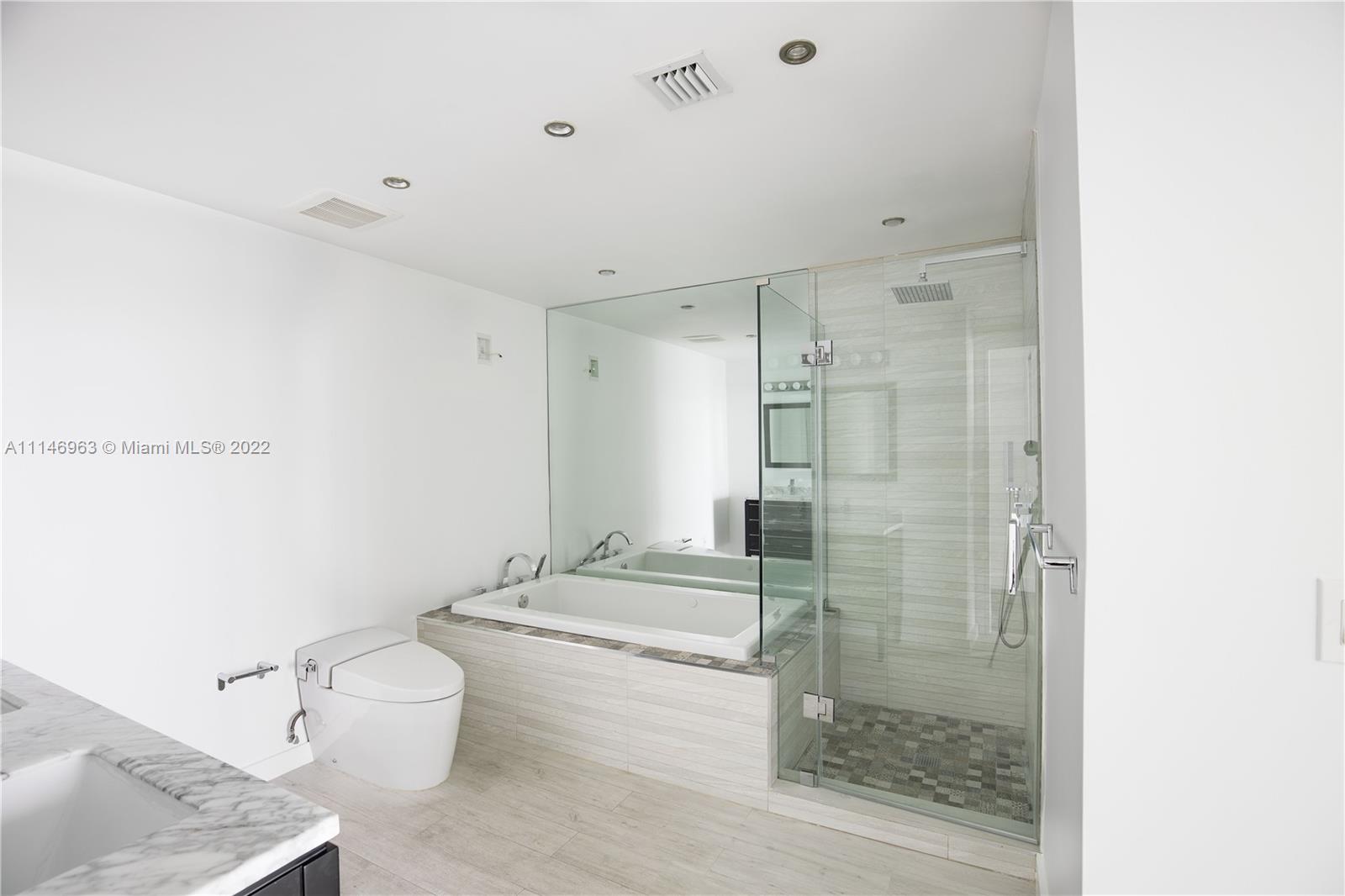 THE BENTLEY BAY CONDO - Residential Lease
