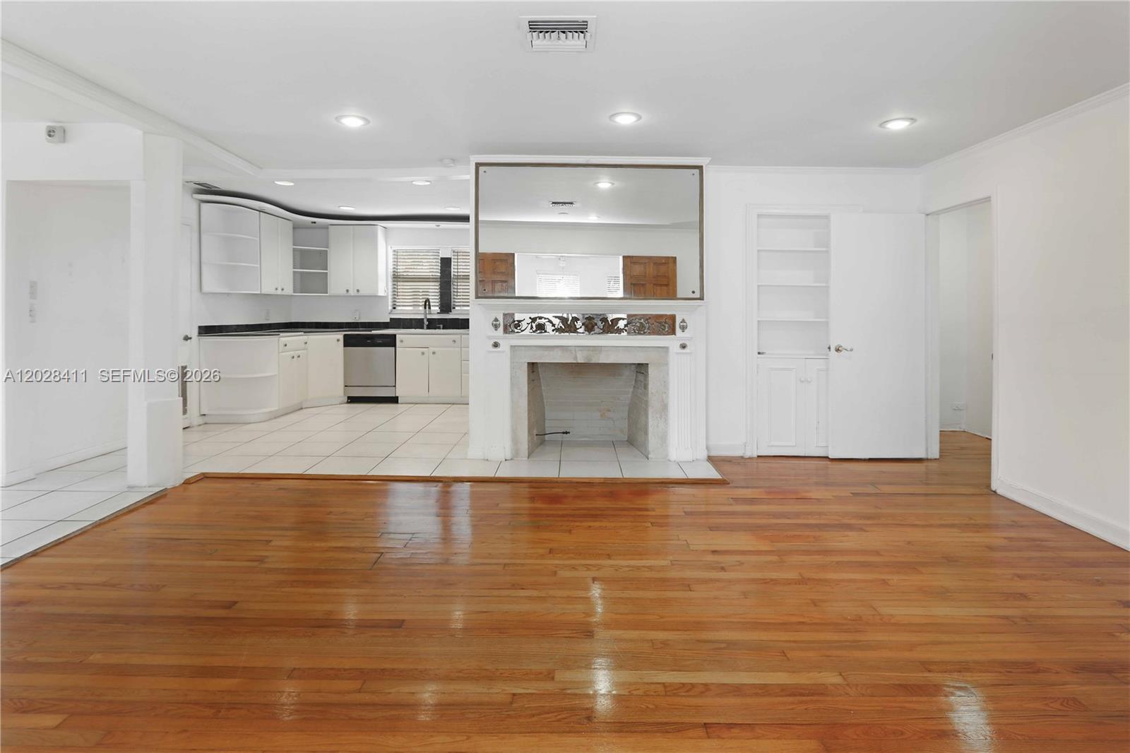 HOLLYWOOD - Residential