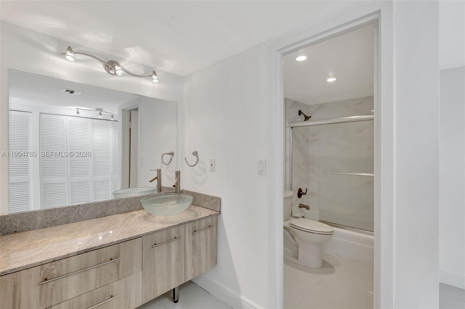 BRICKELL BAY CLUB CONDO - Residential