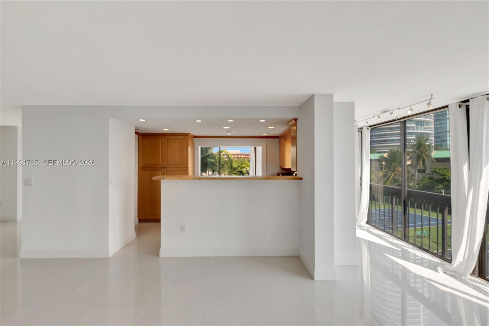 BRICKELL BAY CLUB CONDO - Residential