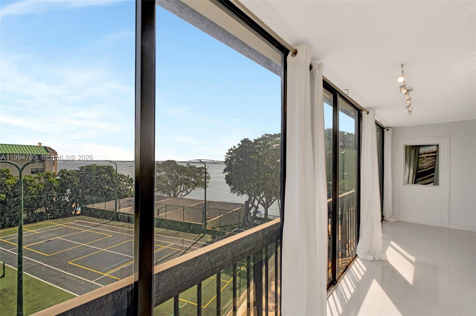 BRICKELL BAY CLUB CONDO - Residential
