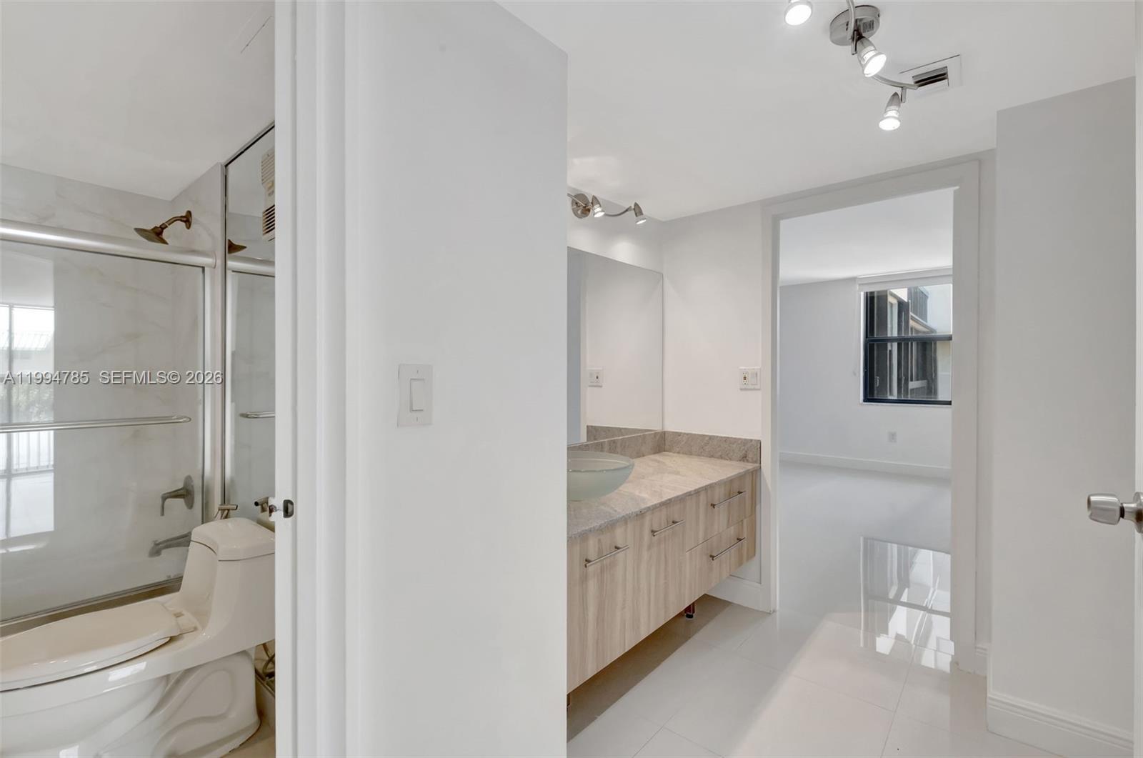 BRICKELL BAY CLUB CONDO - Residential