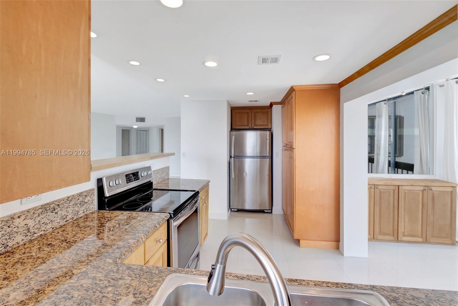 BRICKELL BAY CLUB CONDO - Residential