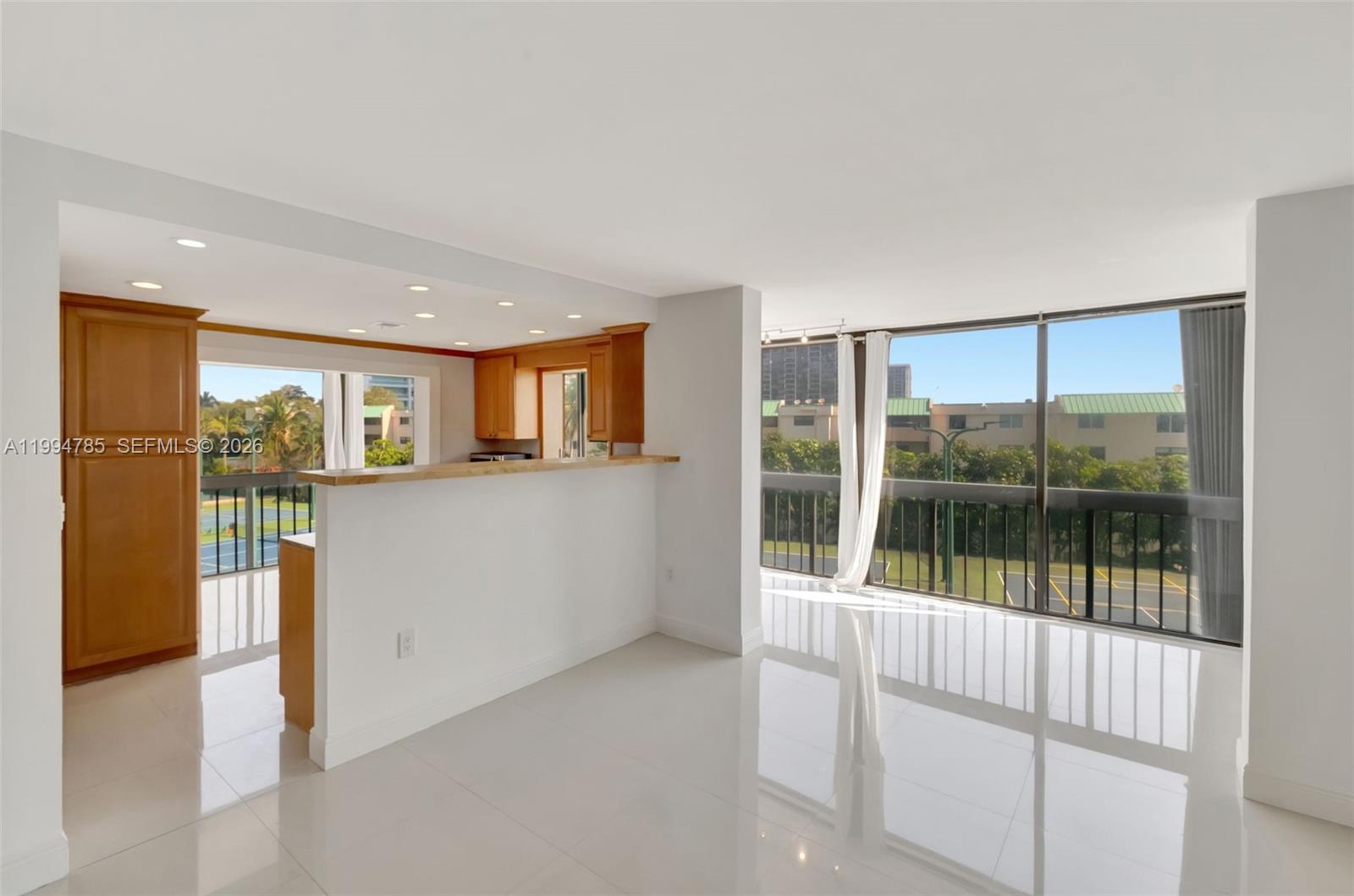BRICKELL BAY CLUB CONDO - Residential