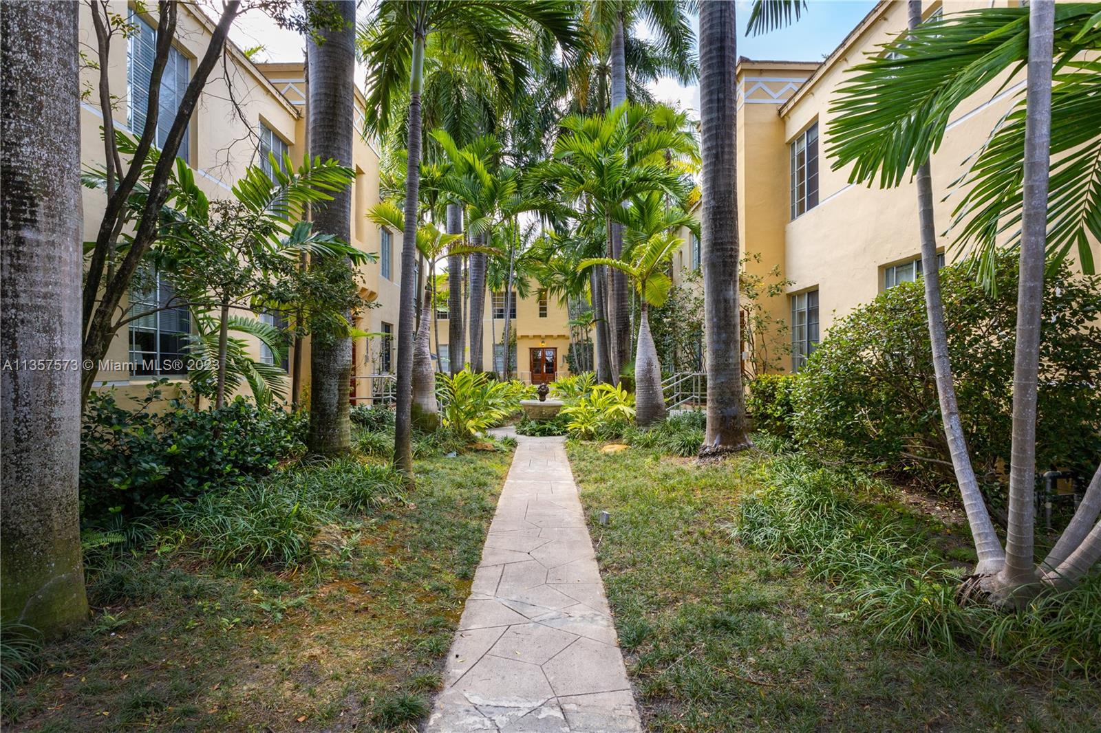THE PALM RESIDENCES SO BC - Residential