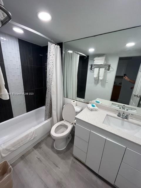 THE AVENTURA BEACH CLUB C - Residential